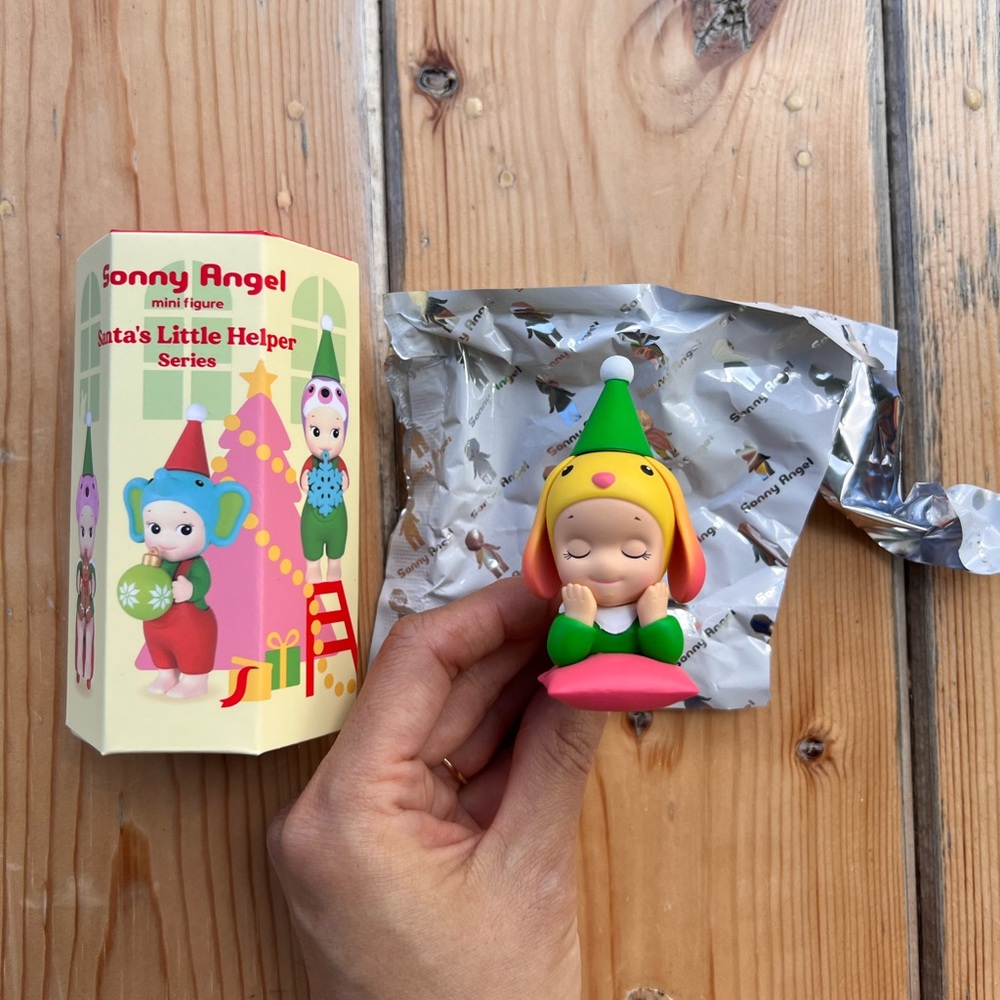 Sonny Angel “Santa’s Little Helper” series- Lop Rabbit